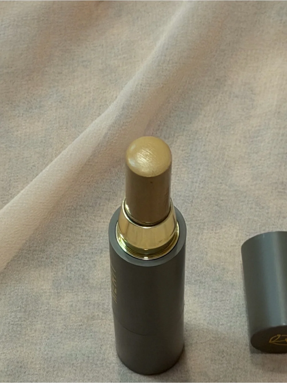 MERIT The Minimalist Perfecting Complexion Foundation and Concealer Stick-Camel